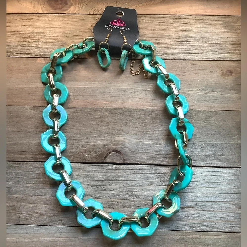 ❄️ Paparazzi | Aqua and Gold Statement Necklace with Earrings